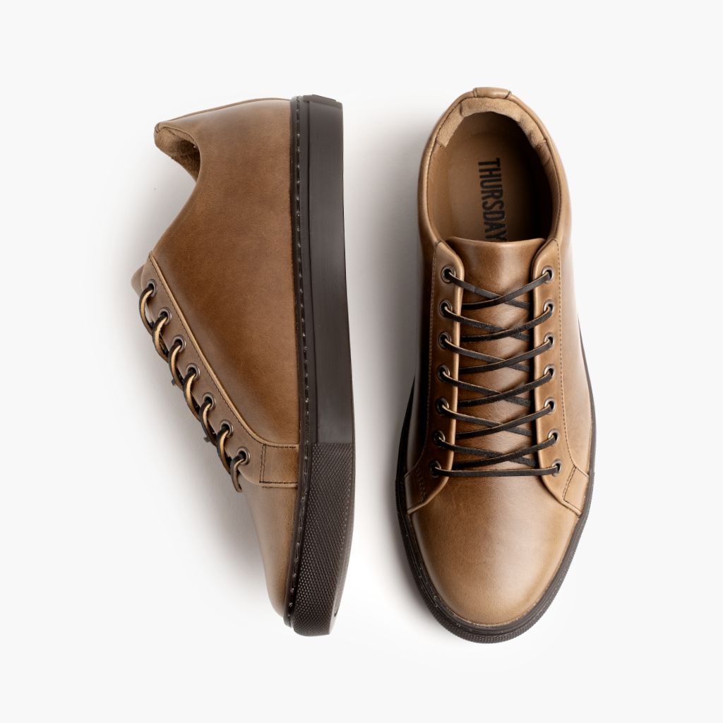 Authentic Full-Grain Leather Grain Depth & Pull-Up Patina Texture Detail