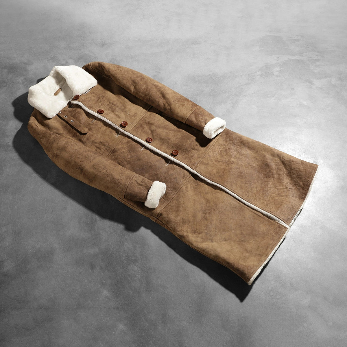 
Open Hem & Hem Craftsmanship Construction Detail on Women's Alina Shearling Brown Leather Coat