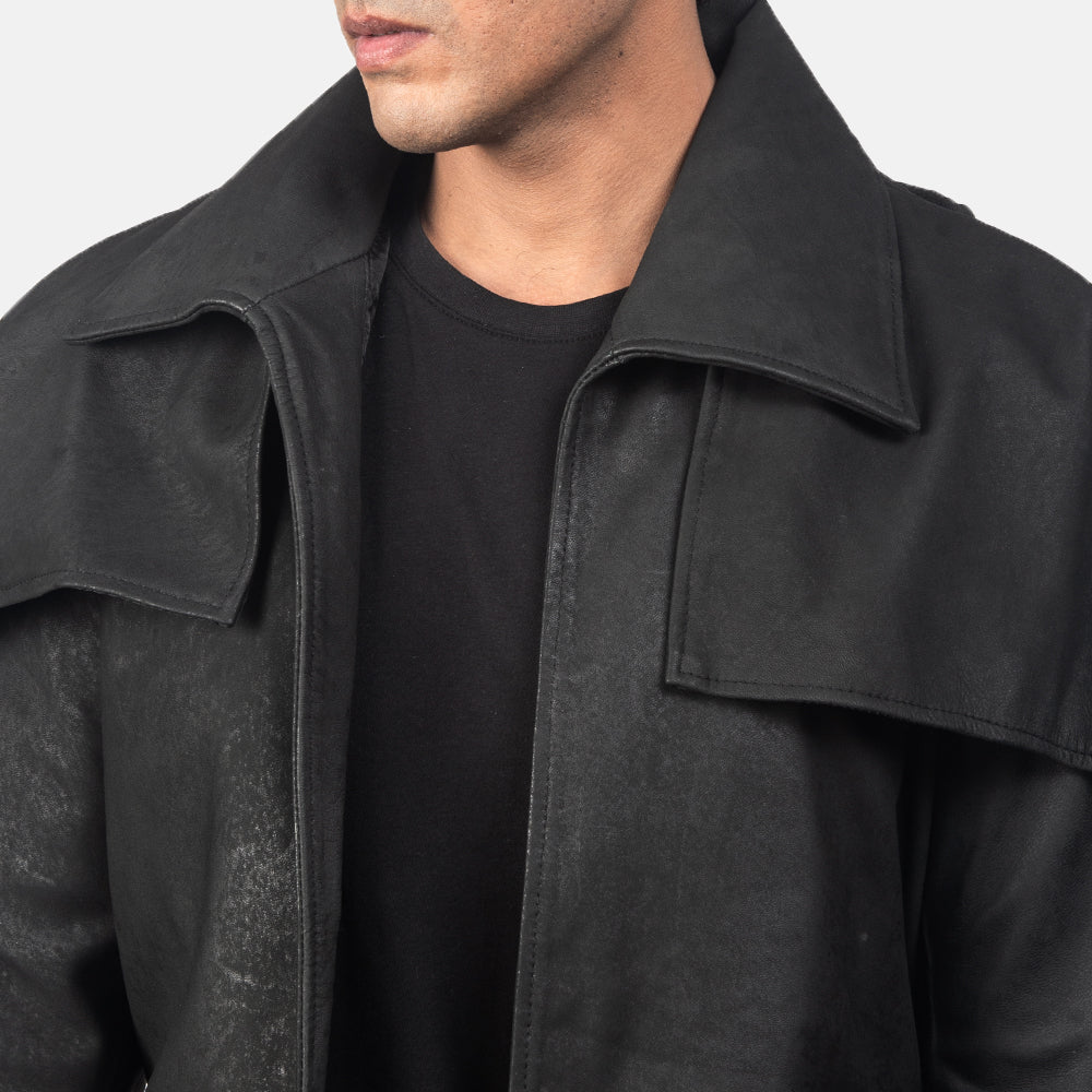 
Close-Up Detail of Classic Collar & Heavy-Duty Zipper Hardware on Men's Classic Distressed Black Leather Duster