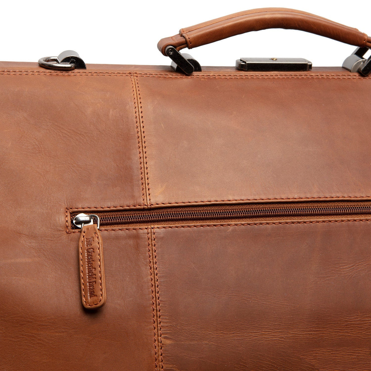 
Solid Antique Brass Hardware & Heavy-Duty Dual Zipper Detail on Corfu Full-Grain Leather Weekender Bag