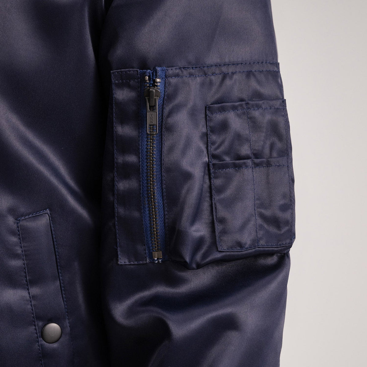 
Interior View Showing Polyester Lining & Dual Inside Utility Storage Pockets